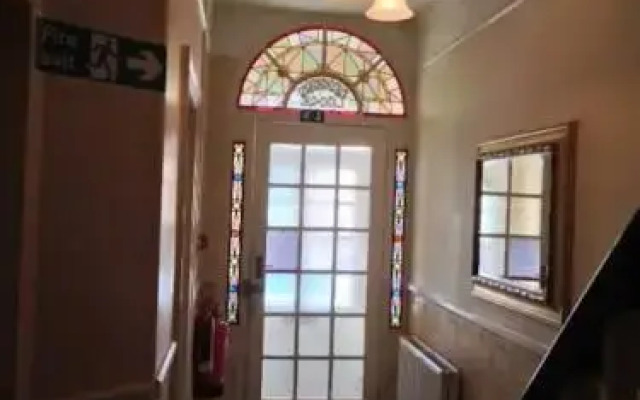 Queens Lodge Guest House