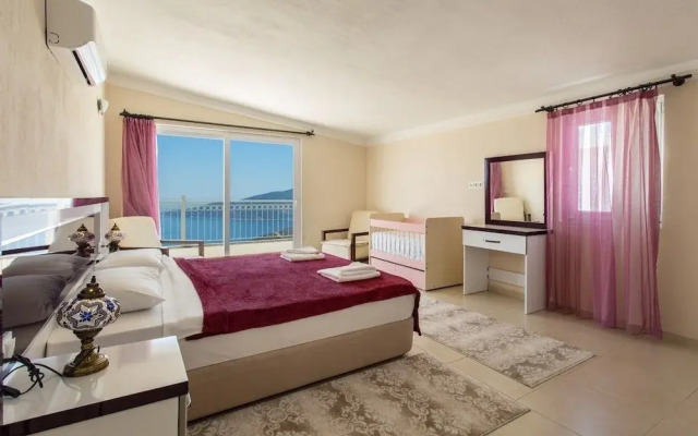 Villa Fusya by Lycia Collections