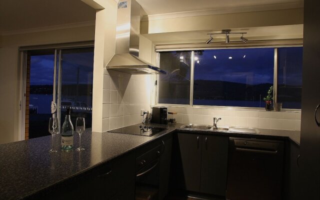 Waterfront Holiday Home - Esplanade 54