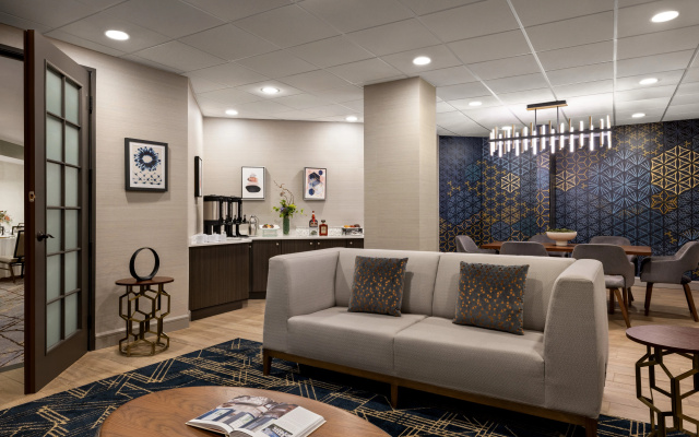 Crowne Plaza Edison by IHG