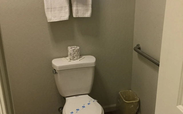 Holiday Lodge Grass Valley