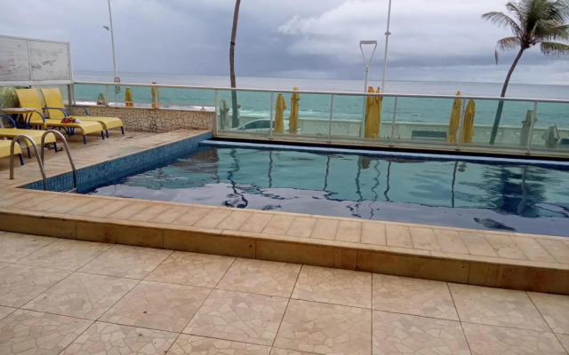 Flat no Farol da Barra 129