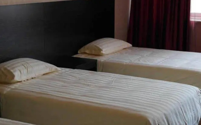 City 118 Chain Hotel