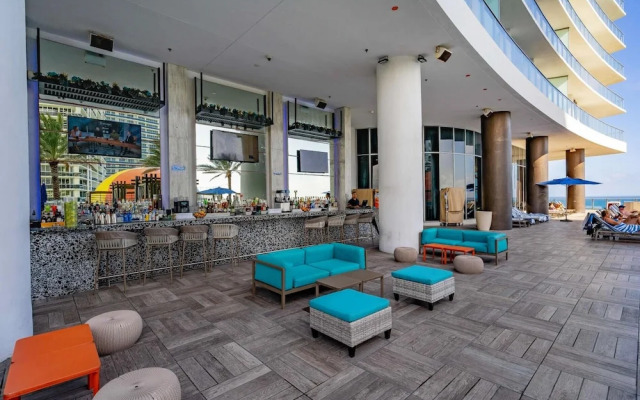 Beachfront 1 bedroom in a lux building