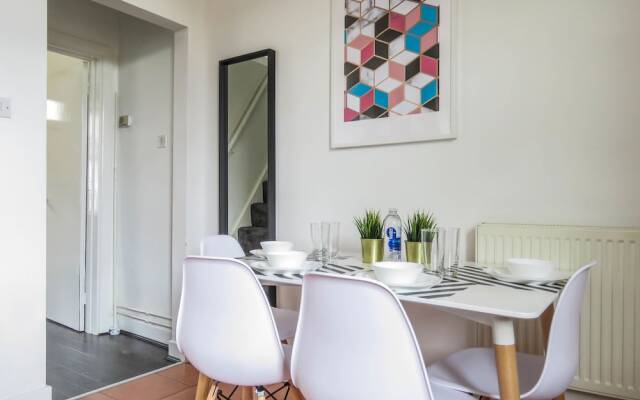 Tudors eSuites Historic Townhouse Birmingham with Garden