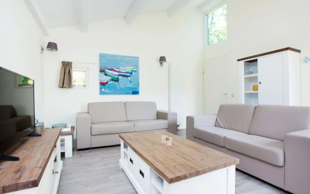 Restyled Holiday Home with Fireplace near Beach