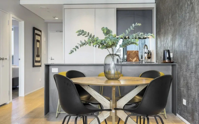 Laid back living with city views