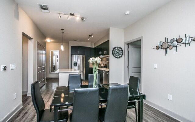 Rooftop Pool, Views, Close to Shops & Dining C4427