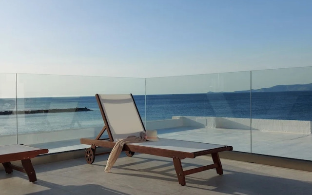 Wave Suite By the Sea