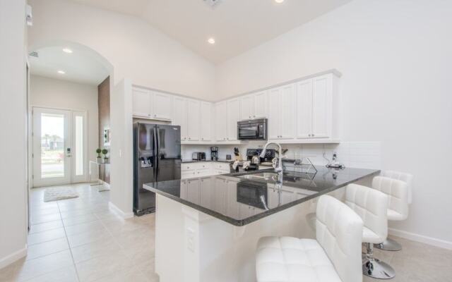 4-bedroom House w/ Private Pool - Lovely Location Home