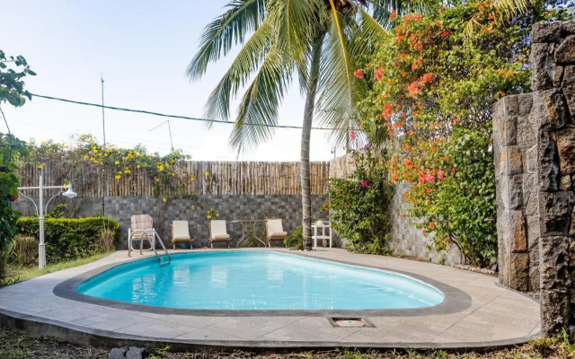 PAILLE EN QUEUE with HEATED POOL PISCINE CHAUFFEE