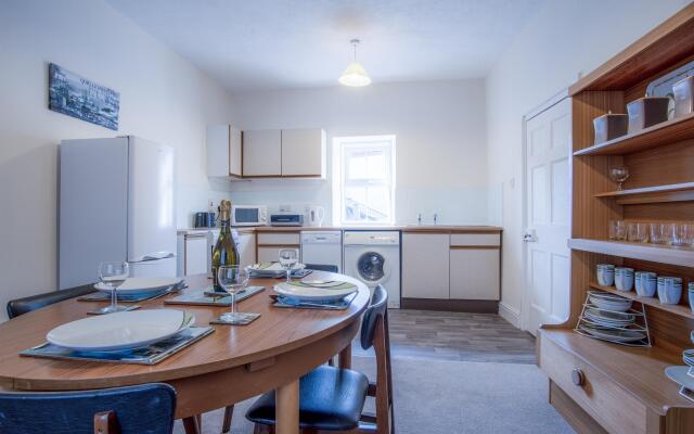Dragons Den - 2 Bedroom Apartment - Tenby