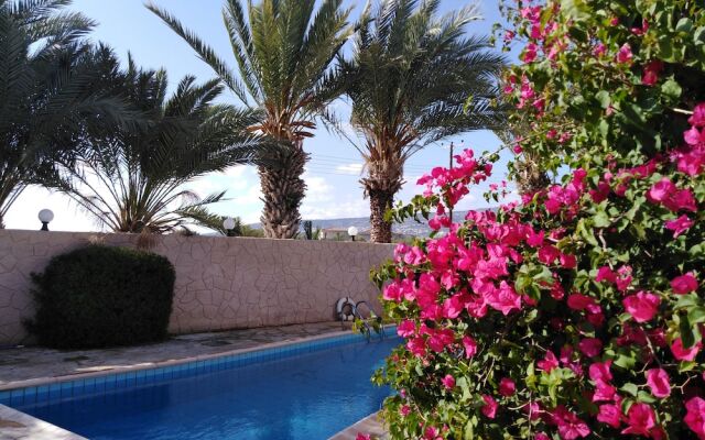 Lovely 7 Bedroom Villa !!