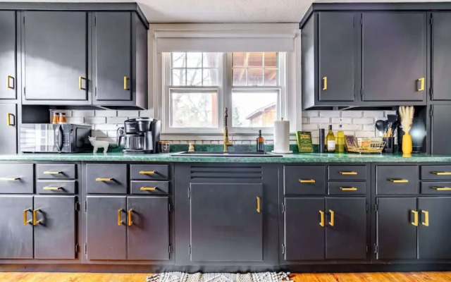 Prime Location Clean Top Rated Free Parking