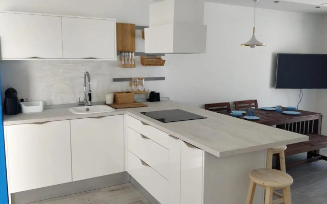 New Deluxe Sunny Bungalow