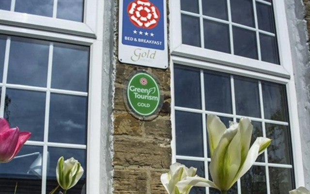 Dowfold House Bed & Breakfast