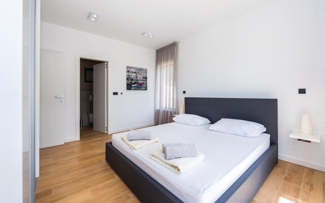 Awesome Home in Tribunj With Wifi and 4 Bedrooms