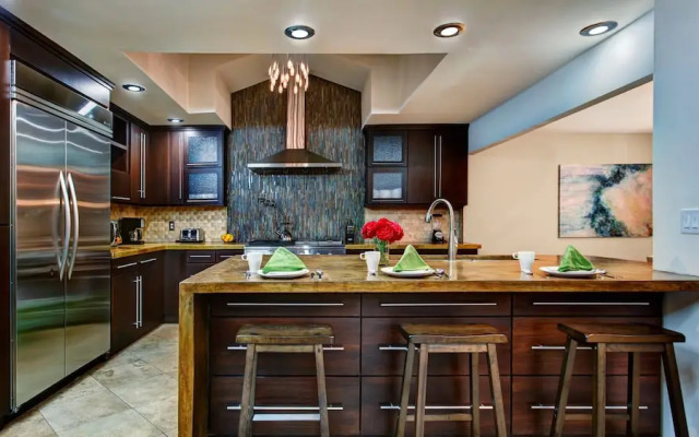 Resort-like w/ Tennis, Bocci, Golf & Games Galore!