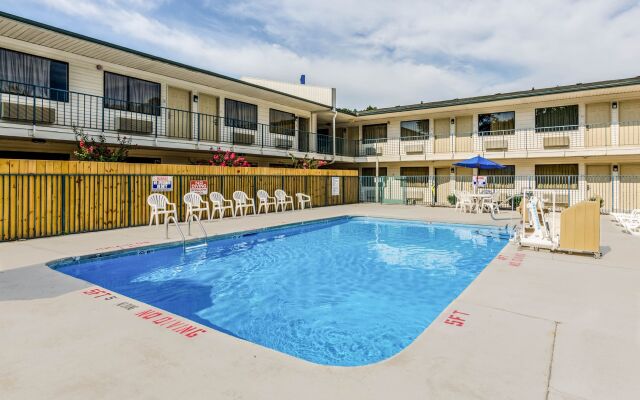 Rodeway Inn Winston Salem Route 52