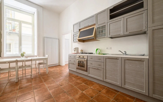 Piazza Portanova 11 - Appartamento Grande
