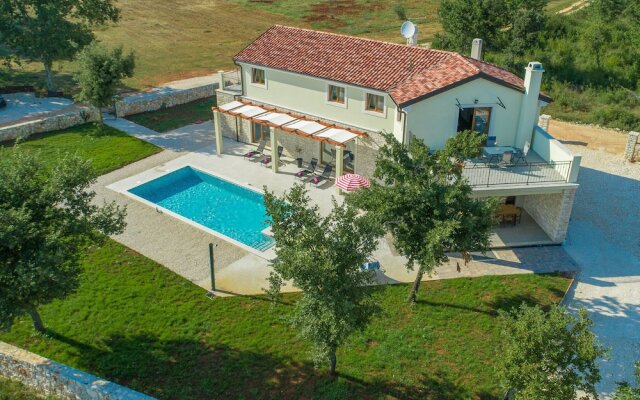 Newly Built Villa In A Secluded Location With A Pool For 8 People