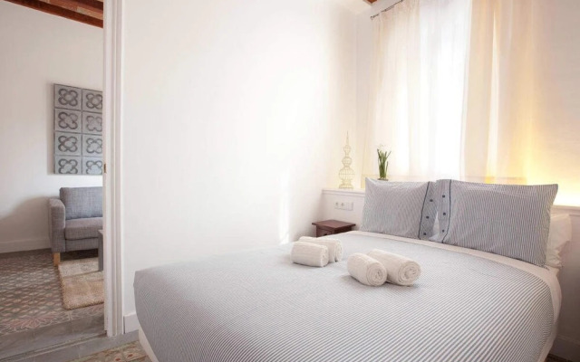 Modern 3 Bedroom Flat With Terrace in Lesseps