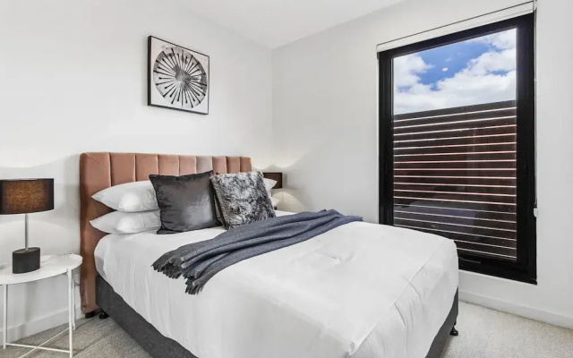 Boutique Apartment in Quiet, Sought-after Suburb