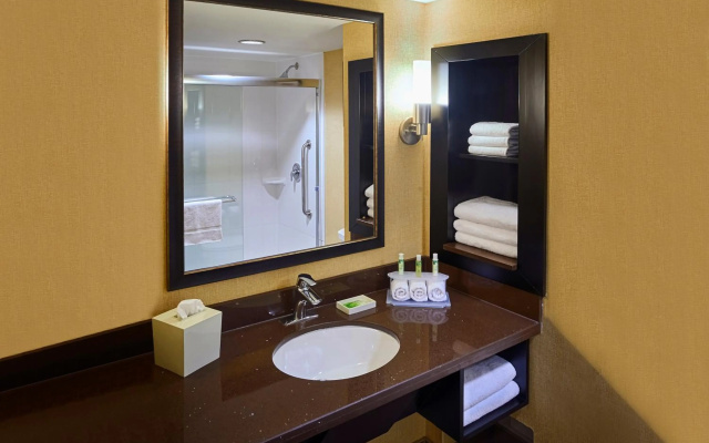 Holiday Inn Express & Suites Timmins by IHG