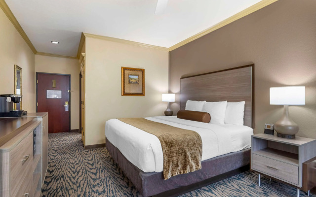 Best Western Plus Crown Colony Inn & Suites