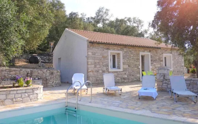 Villa Hara in Paxi With 2 Bedrooms and 2 Bathrooms
