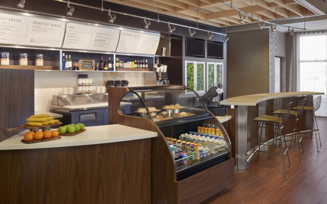 Courtyard by Marriott Kingston Highway 401/Division Street