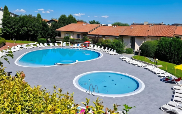 Kristall Lago Pool View