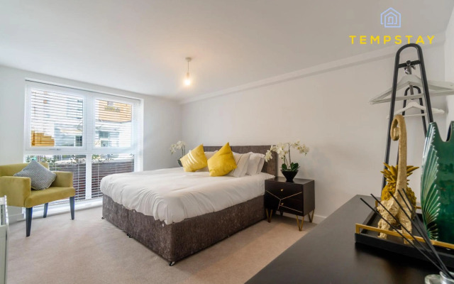 High Spec Modern Apartment Prime Location! Parking