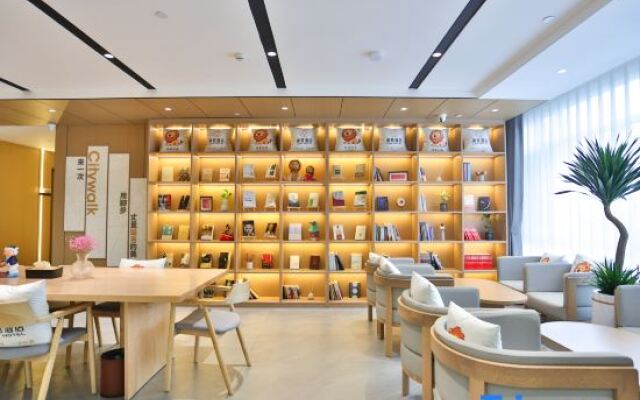Lion Designer Hotel (Yanji Yanbian University Normal Branch)