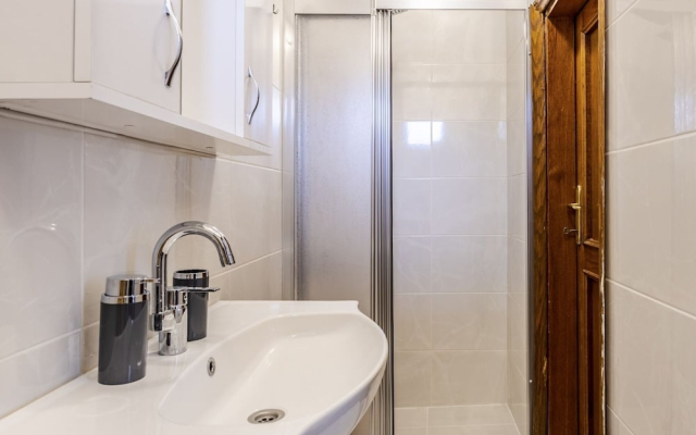 Cozy 1 1 Flat With Sea View in Beyoglu