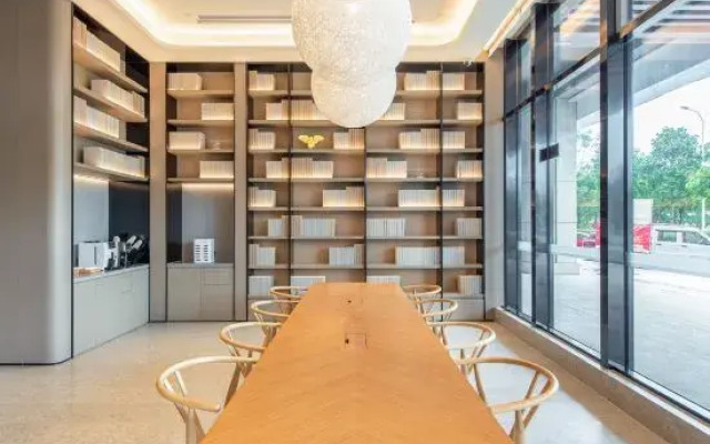 Quan JI hotel (Zhu Hai Station Bao long mall  )