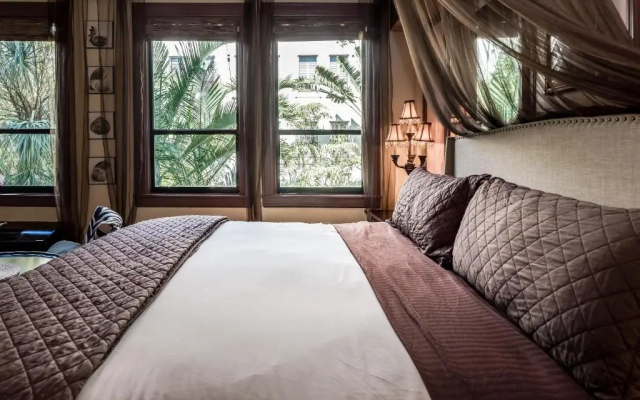 Hemingway Suites at Palm Beach Hotel Island