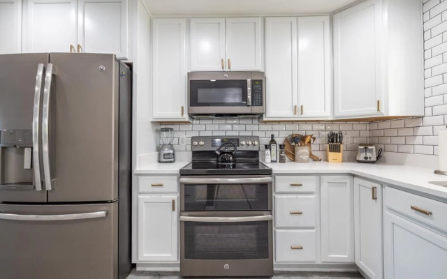 Chandler Galveston 4 Bedroom Home by RedAwning