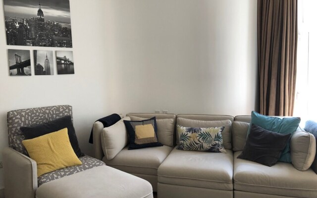 The Spacious Fitzjohn’s Road Apartment - RKC
