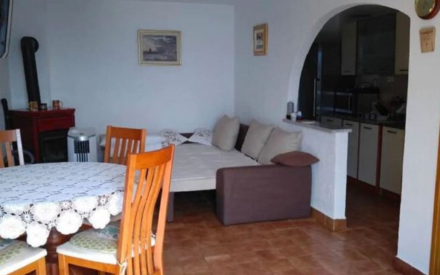 Cosy Apartment in Klenovica With Garden