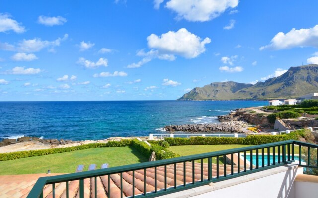 Mallorca Family Sea Front Villa in Betlem