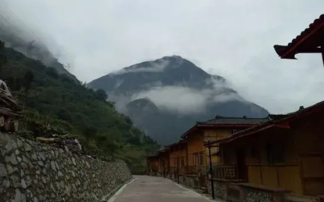 Baoxing Xueshan Home No.46 Inn