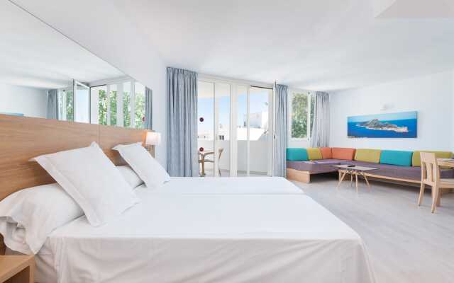 Loft studio with shared pool, near the beach
