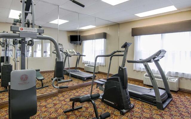 Quality Inn & Suites I-35 E / Walnut Hill