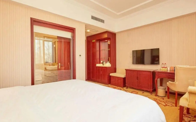 Vienna Classic SH Jinshanwei Railway Station