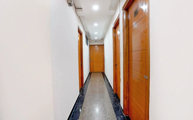 Fabhotel Divine & Banquet