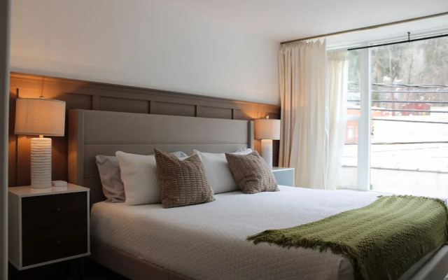 The Brooks Hotel