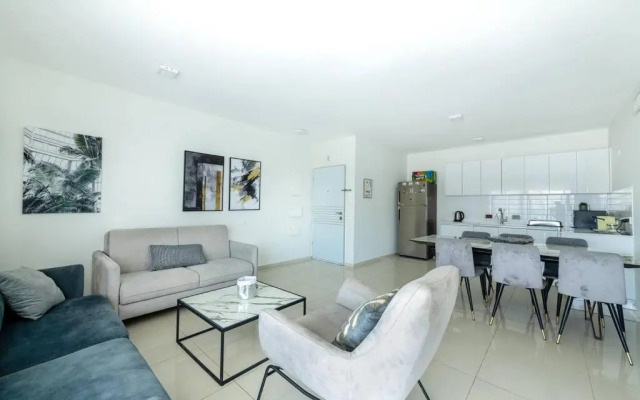 Pool side luxury suite at Royal Park-New Listing