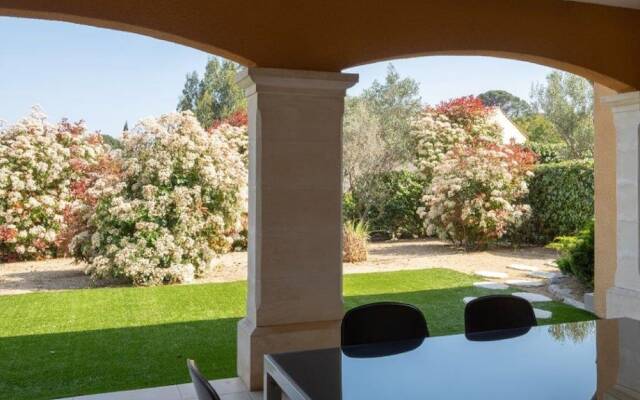 Soothing Holiday Home in Sainte-maxime With Swimming Pool