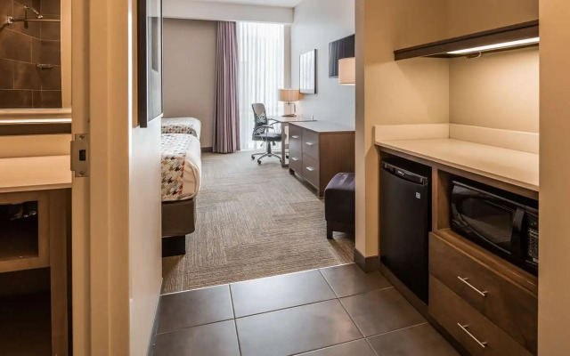 La Quinta Inn and Suites by Wyndham Tulsa Downtown - Route 66